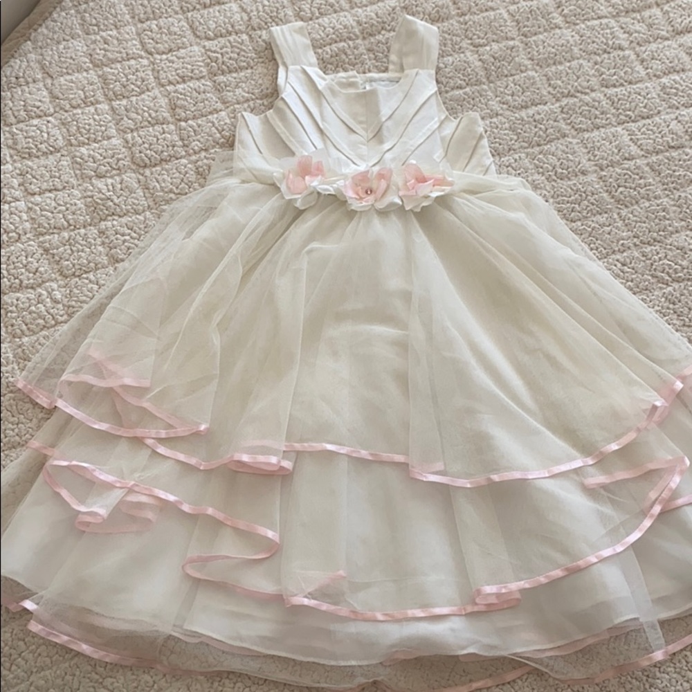 Girls Dress size (6)